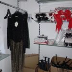 ARREDO NEGOZIO ABBIGLIAMENTO COMPLETO 13 m arredamento negozio abbigliamento 16